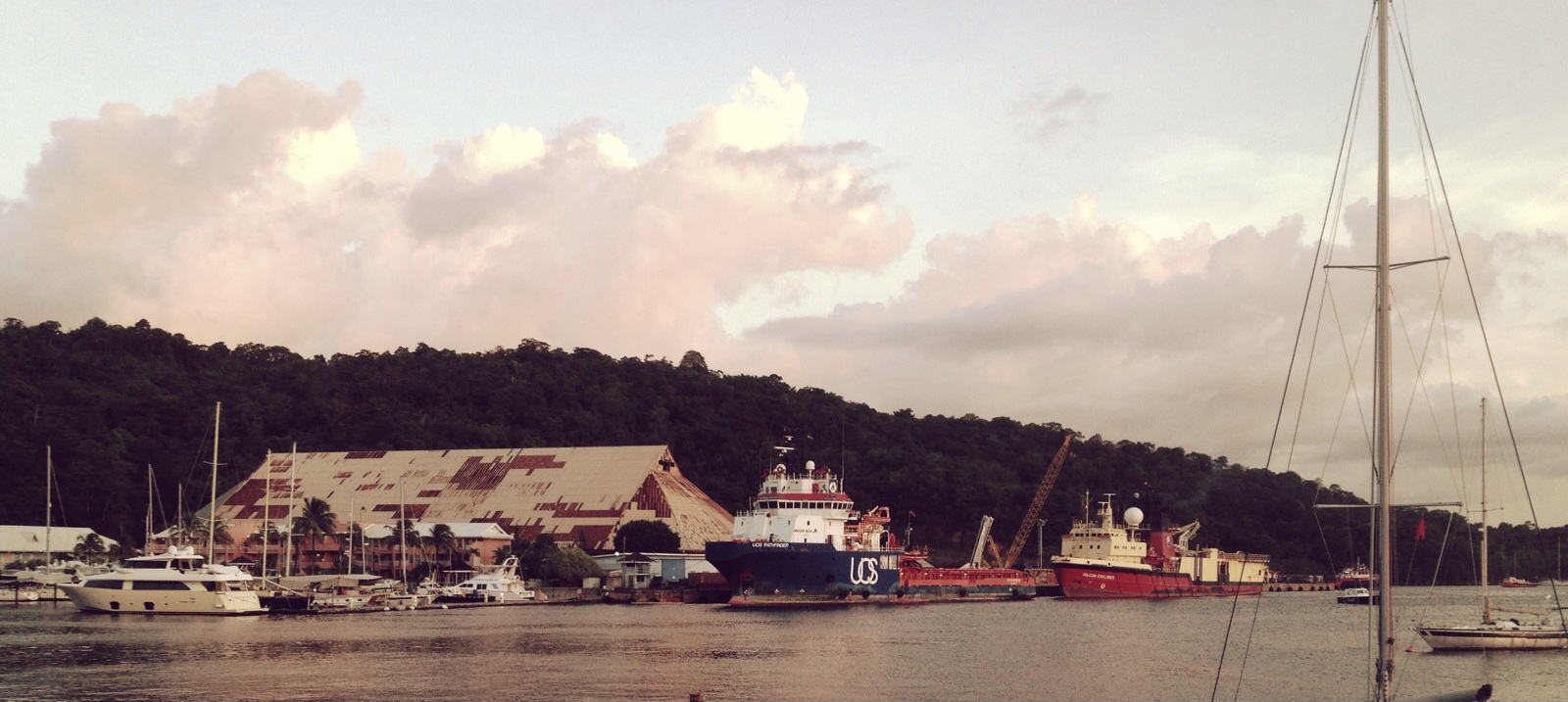 the view from our new spot, right on the water's edge.
