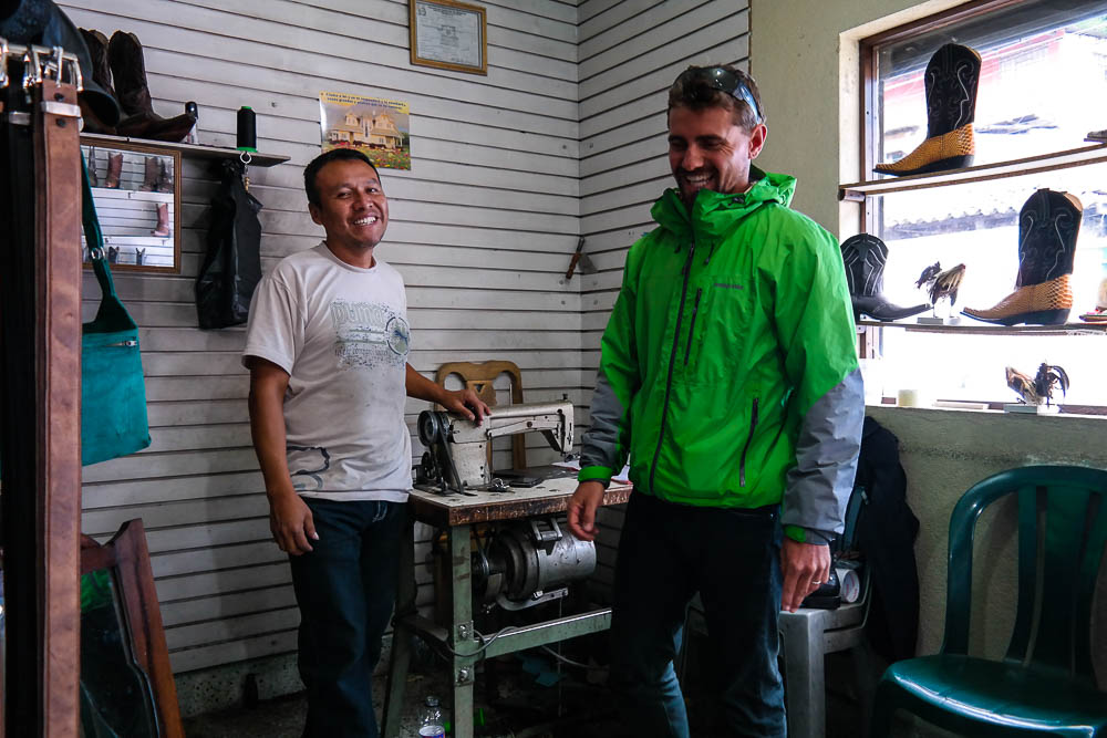 talking with one of the leather artisans in Pastores