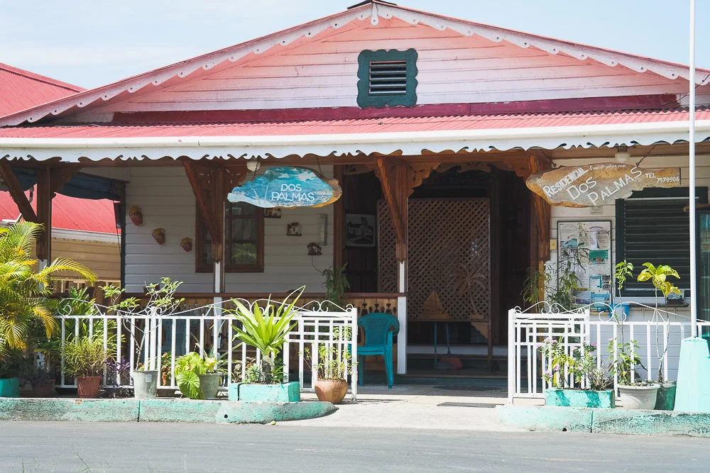there are lots of places to stay in Isla Colón