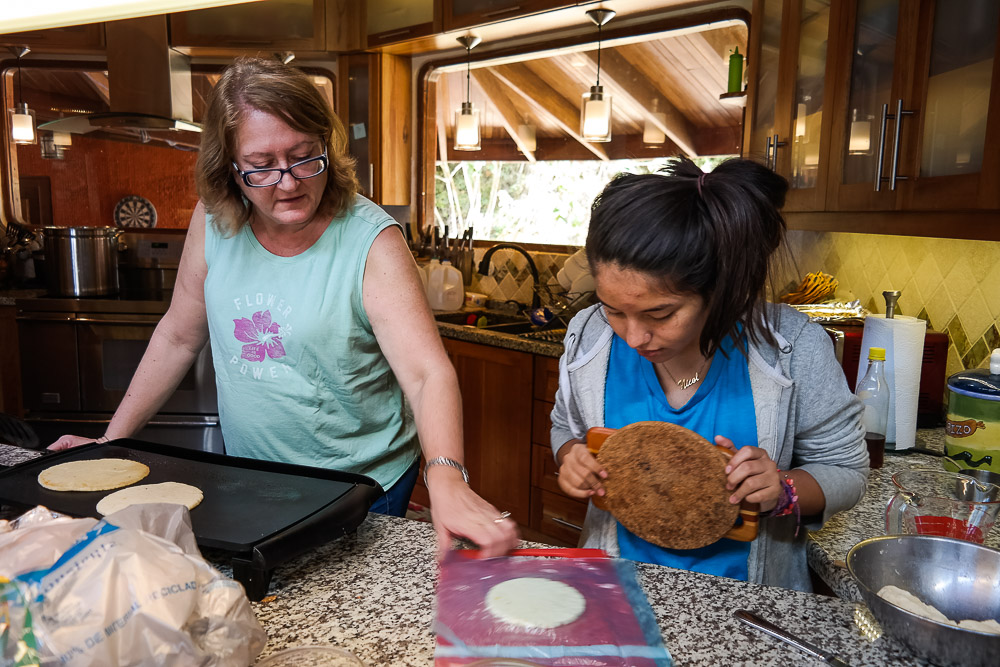 Andrea and Nicol spending some quality mother-daughter time in the kitchen