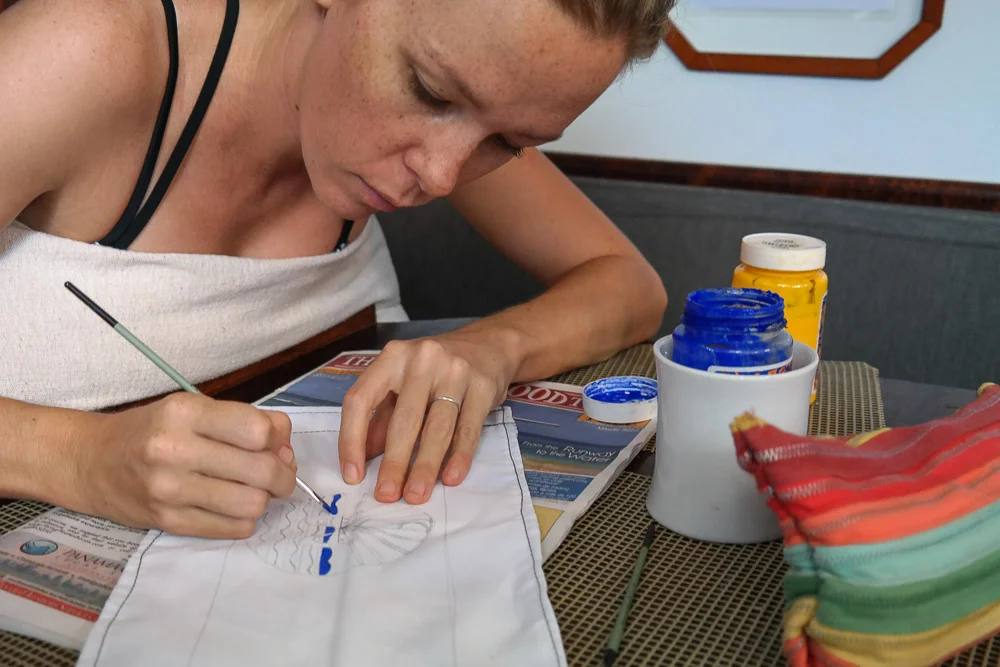 painting the French Polynesian flag
