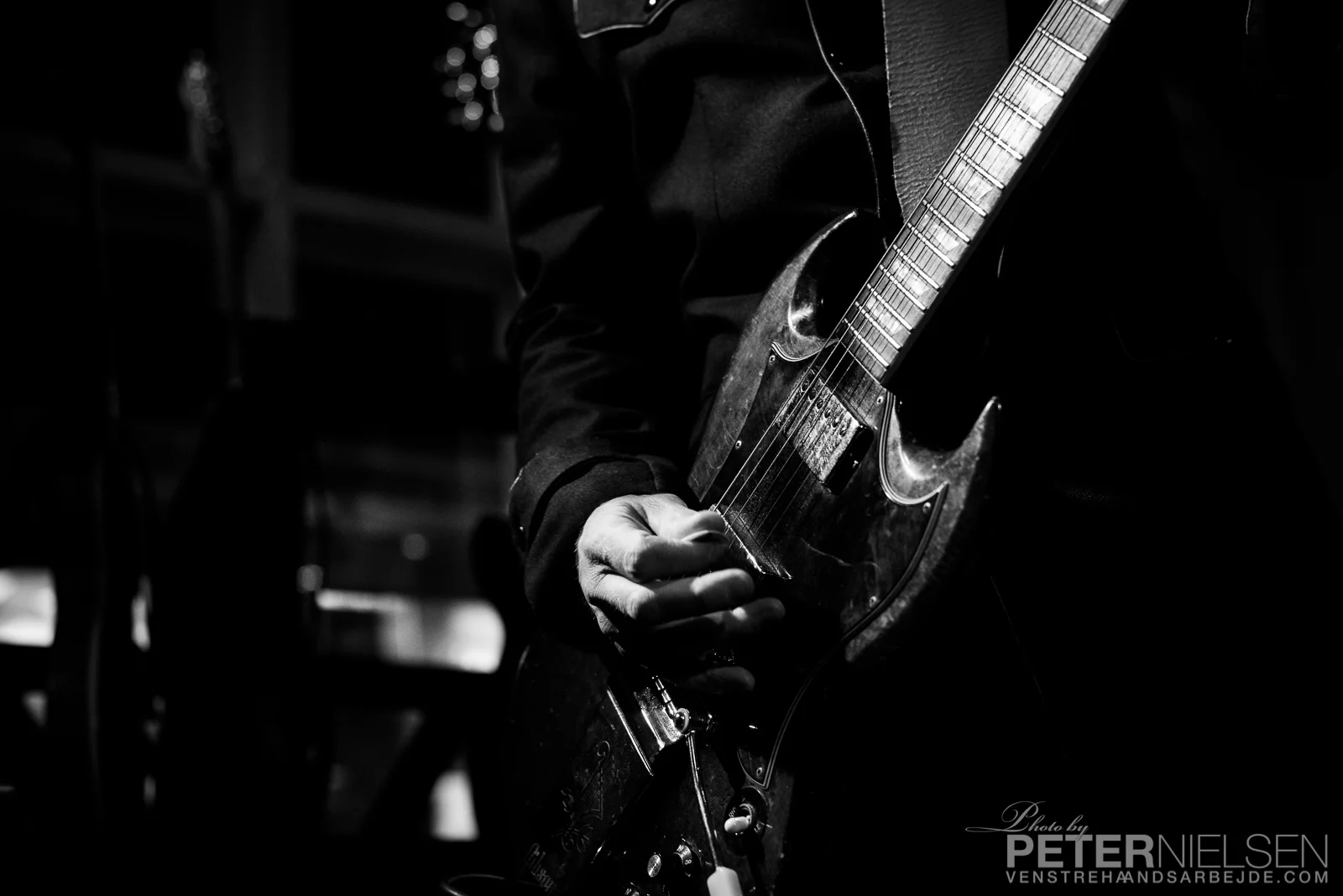 electric-guitars-fatter-eskil-11.jpg