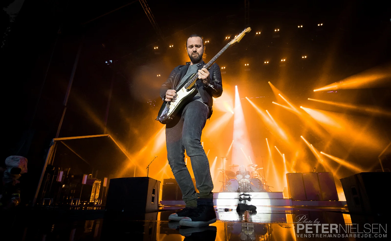 dizzy-mizz-lizzy-08.jpg