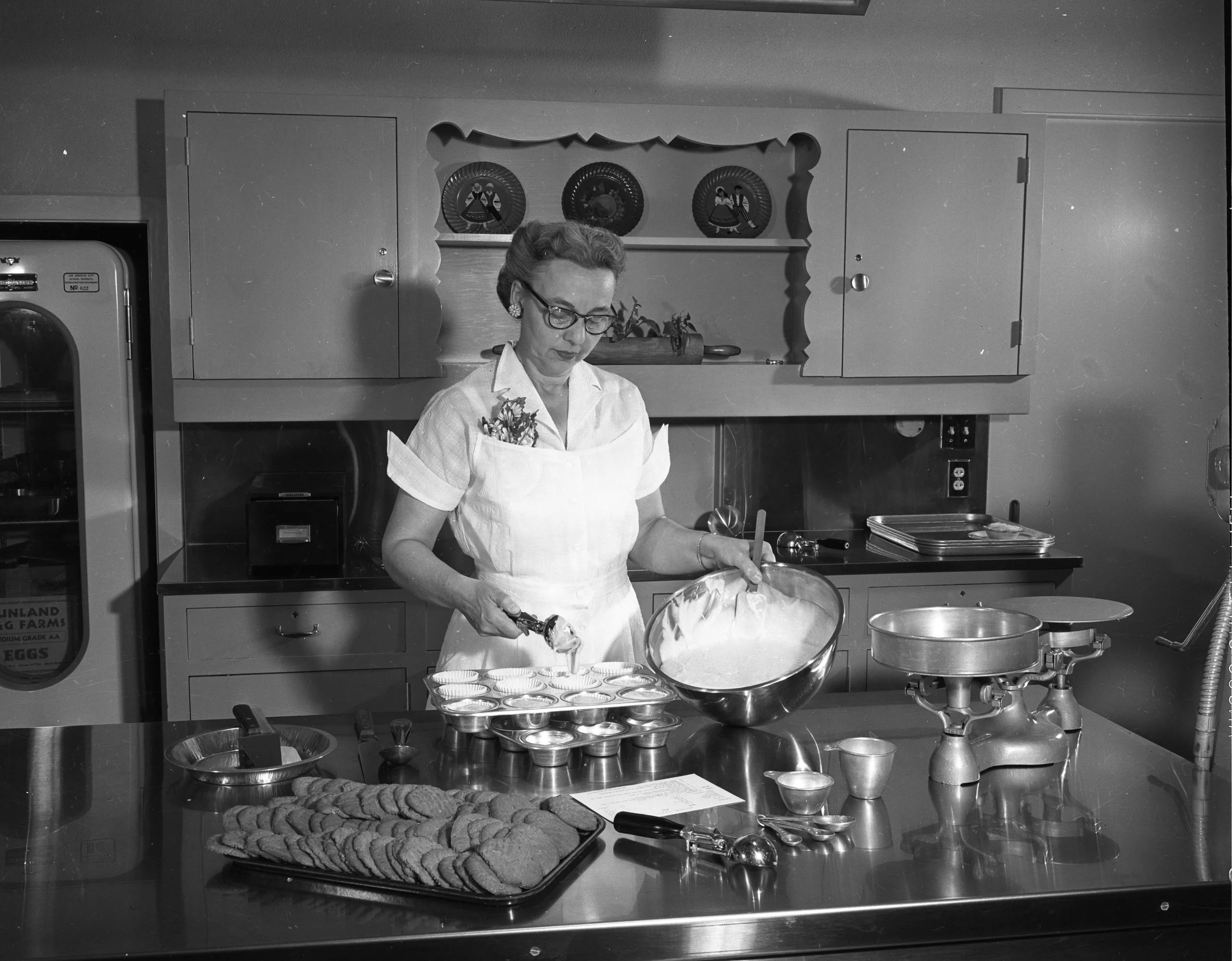 18095a Belmont HS cafeteria 1954.jpg