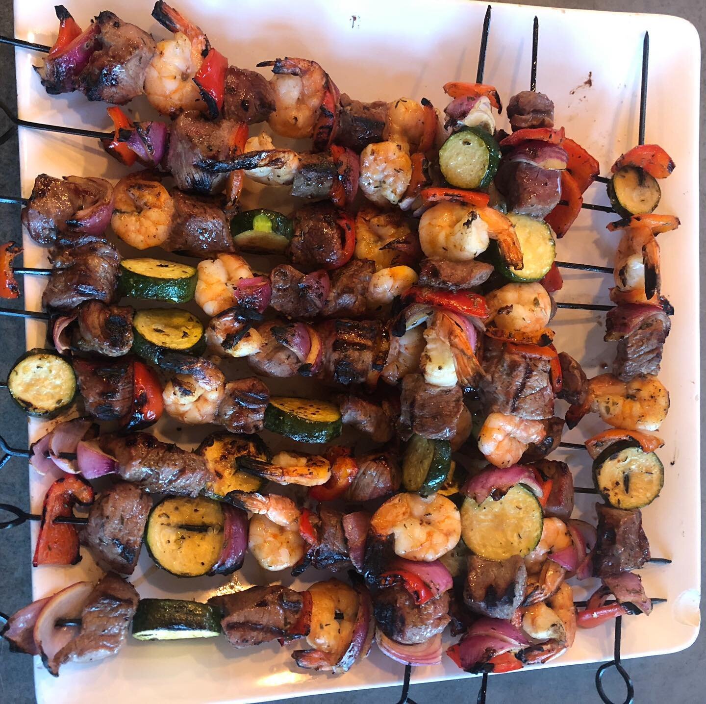 Happy Sunday ☀️ Mixed it up with some skewers tonight! Onions, bell peppers, zucchini, steak and shrimp 🍡