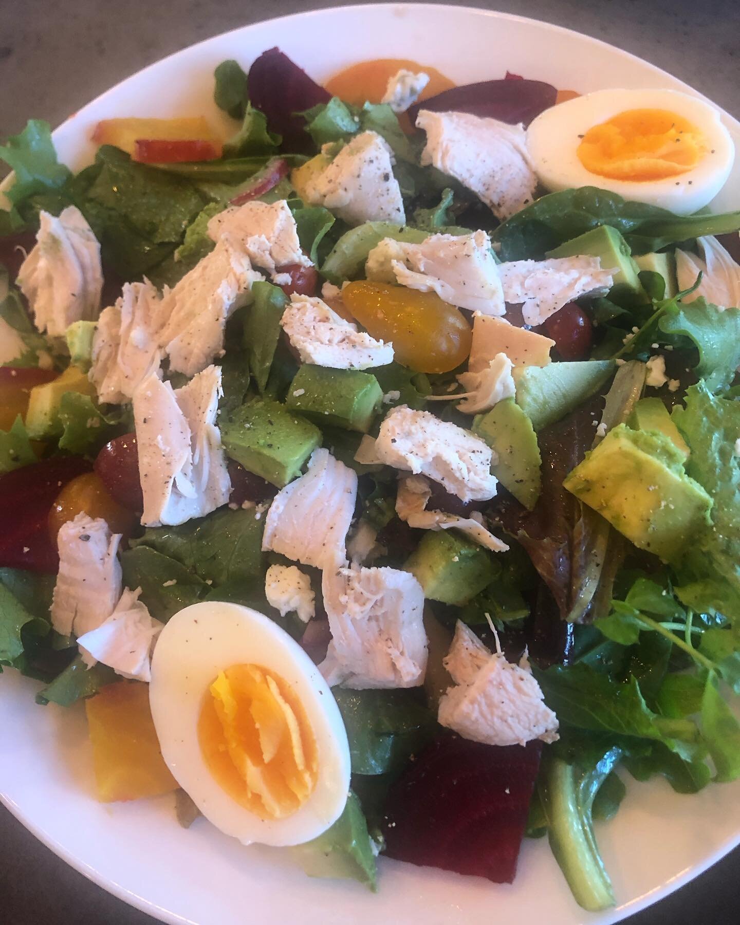 It's been a while since I've posted, and I apologize for that. We got home late this afternoon from Tahoe and no one felt much like eating anything. Dylan mentioned the salad from West End so that's what we recreated!
Mixed greens and pea shoots, I r