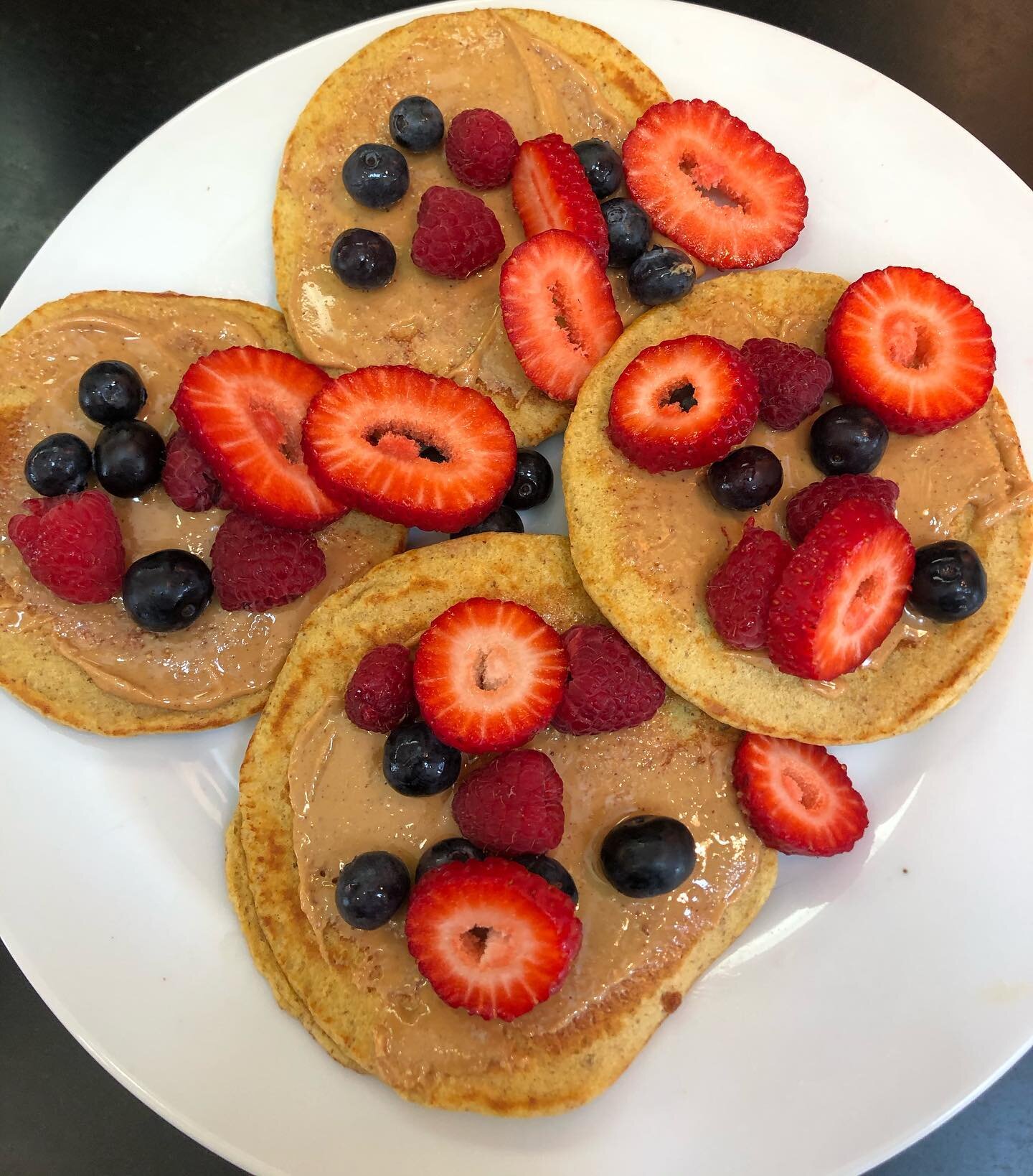 How about a breakfast post?? One of my absolute favorites; protein pancakes with some peanut butter and berries on top. And yes, I ate all four!