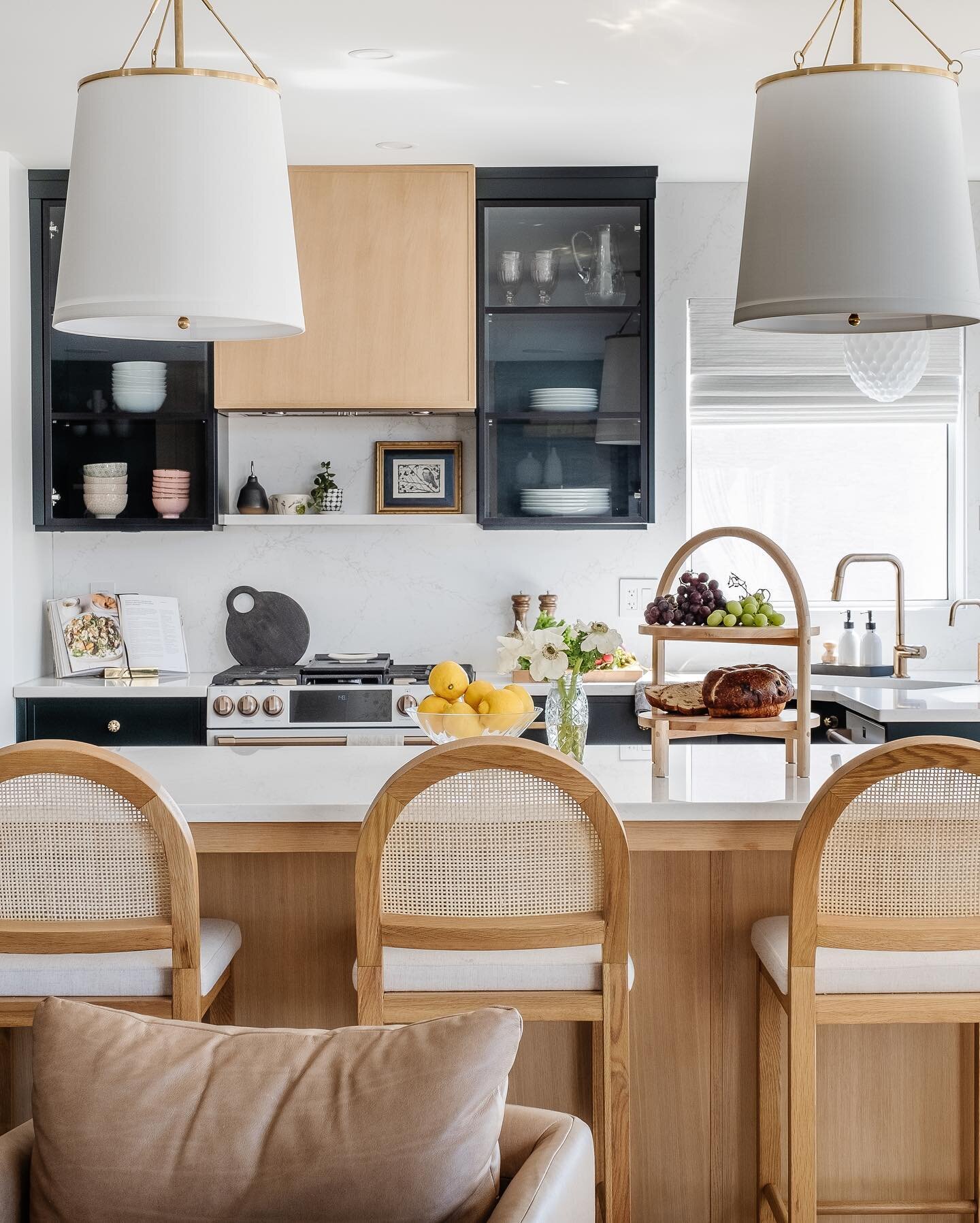 The kitchen reveal at #thecharmerxmrd. 

Small space, big impact! 

Contractor: @collabconstruction 
Cabinets: @chrismurraycustom 
Plumbing Fixtures: @kbcregina 
Quartz: @cngstone 
Hardwood: @floorsbydesignregina 
Window Coverings: @bodaciousblinds

