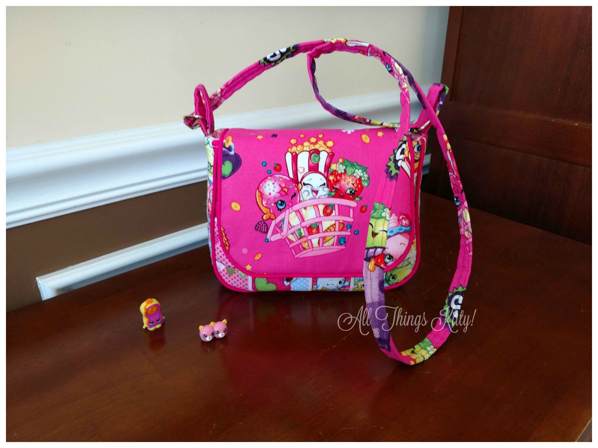 pinky_promise_purse_stand_wm.jpg