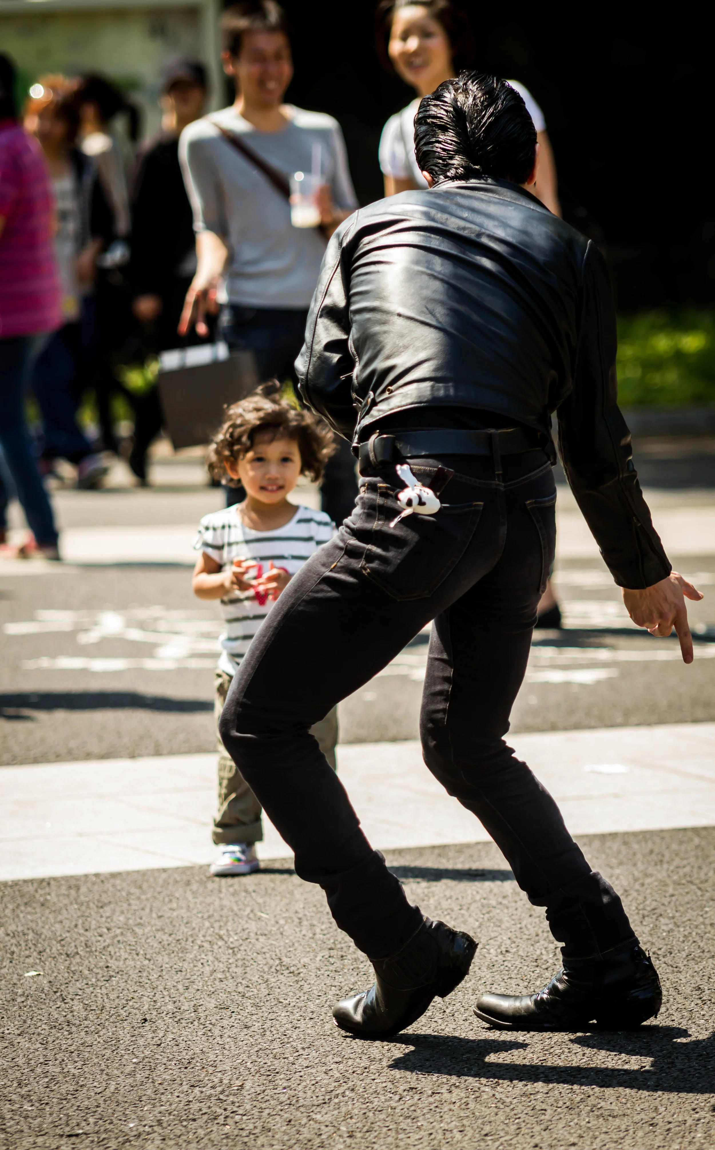 There is a lot to see. Many performers and artists come out to the park on a sunny weekend. (Photo by Justin)