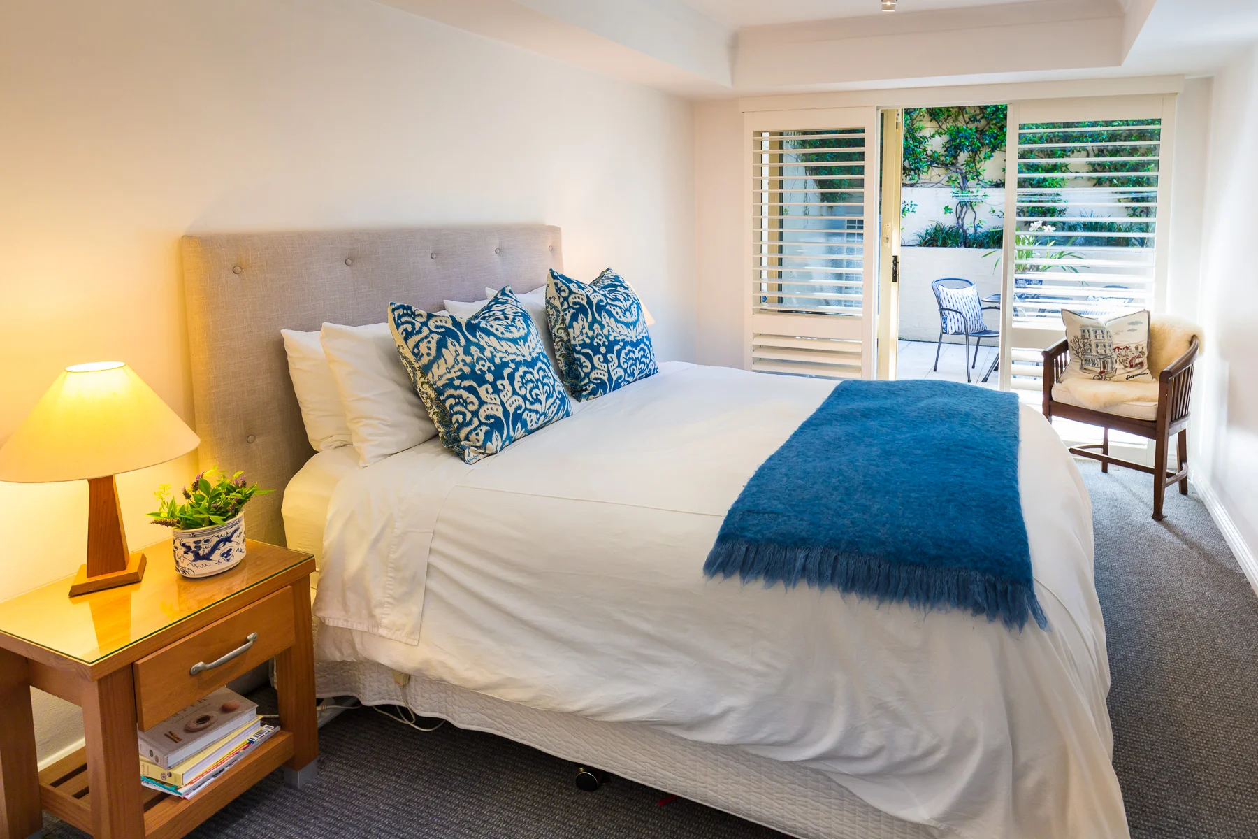 Second bedroom with queen size bed.