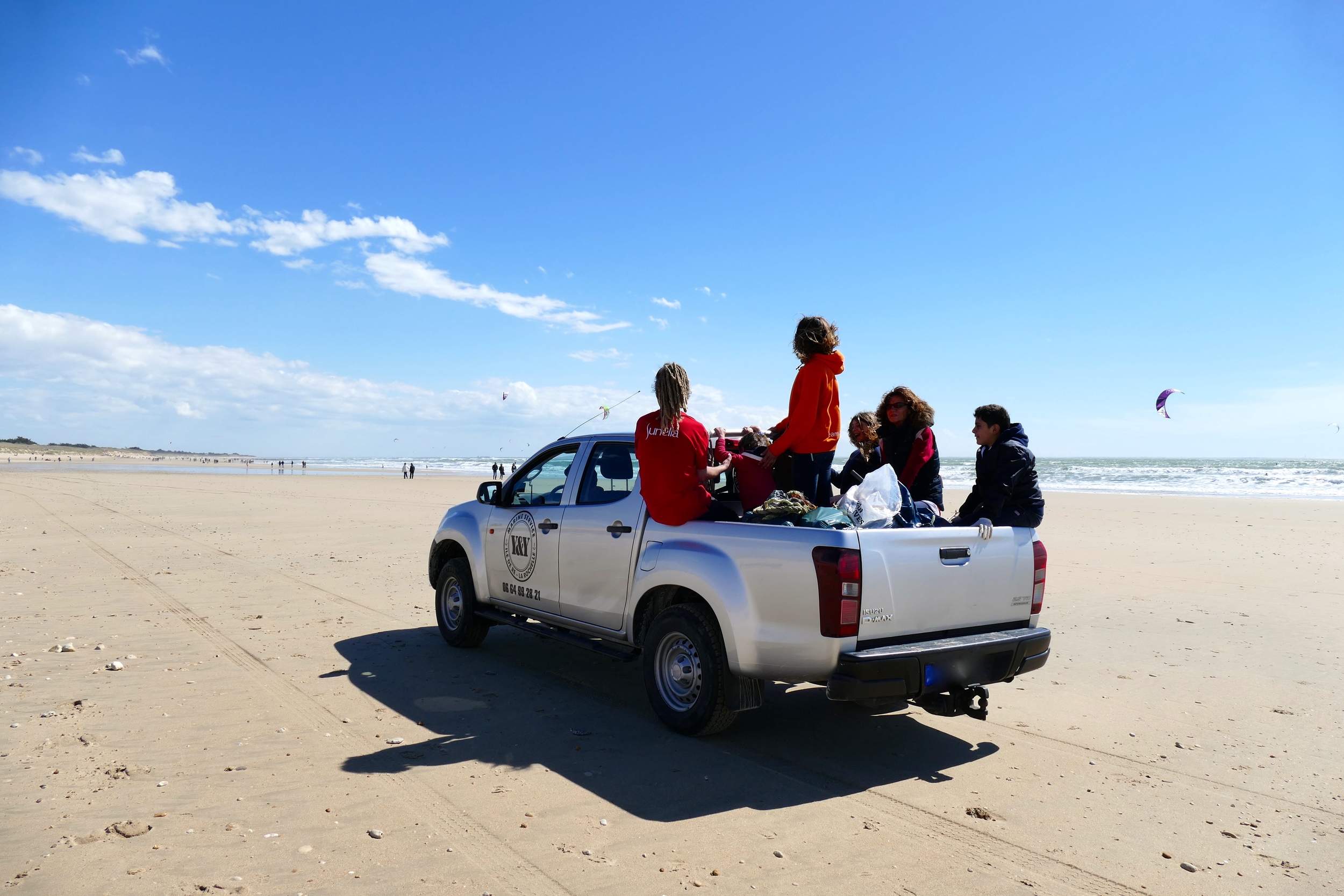 Hugo de Y&Y Marine Service s'est reconverti en Taxi Poubelle pour l'occasion 