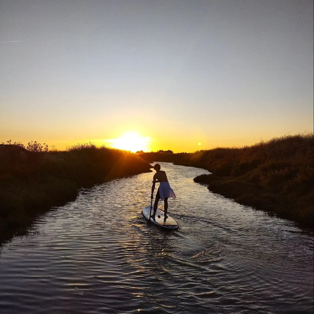 Les balades dans les marais reprennent lundi 19, il reste encore quelques possibilit&eacute;s pour faire partie du voyage ☀️
Infos et r&eacute;servations au 0687103543

-
-
#papa&iuml;paddle #ileder&eacute; #iledere #standuppaddle #paddleiledere #pad