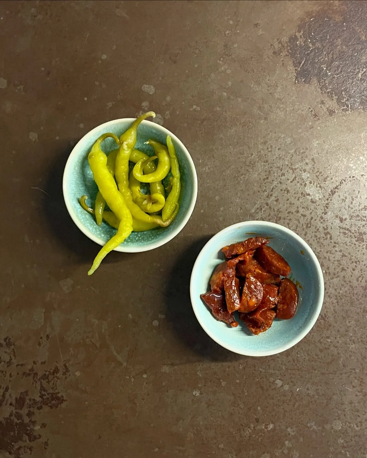A veces unas lentejas piden unas piparras o un poco de chorizo&hellip; pero no te preocupes, we got you 😉

Ahora puedes pedirlos con tus lentejas por solo 1,5&euro; 🙌🏼

#restaurantesmadrid #lentejas #comermadrid #sopa