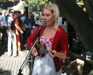 Zelda Sheldon ukulele performer at Rose Hill Racecourse, Sydney Australia