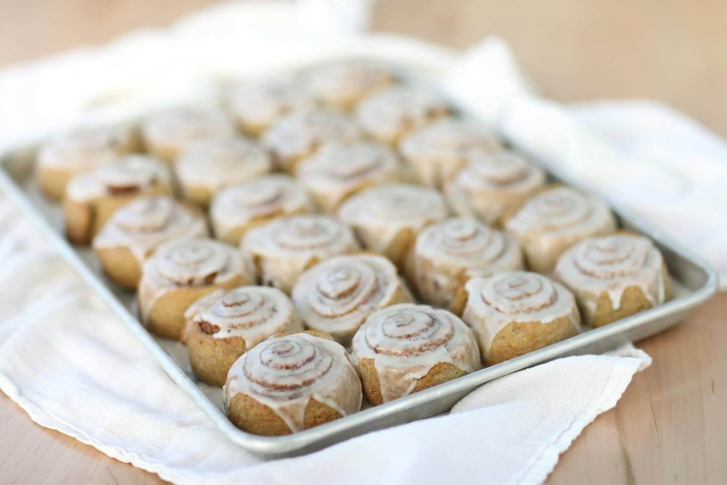 Who doesn&rsquo;t love a cinnamon roll? 🌀

#cinnamonrolls #cinnamonbun #breakfast #sweettreats #glutenfree #vegan #dairyfree #soyfree #minneapolis #twincitiesfoodie #onlyinmn #glutenfreebakery #siftglutenfree #itssglutenfreeforall