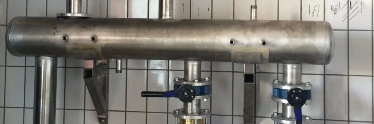 Compensatore idraulico per impianto di refrigerazione industriale