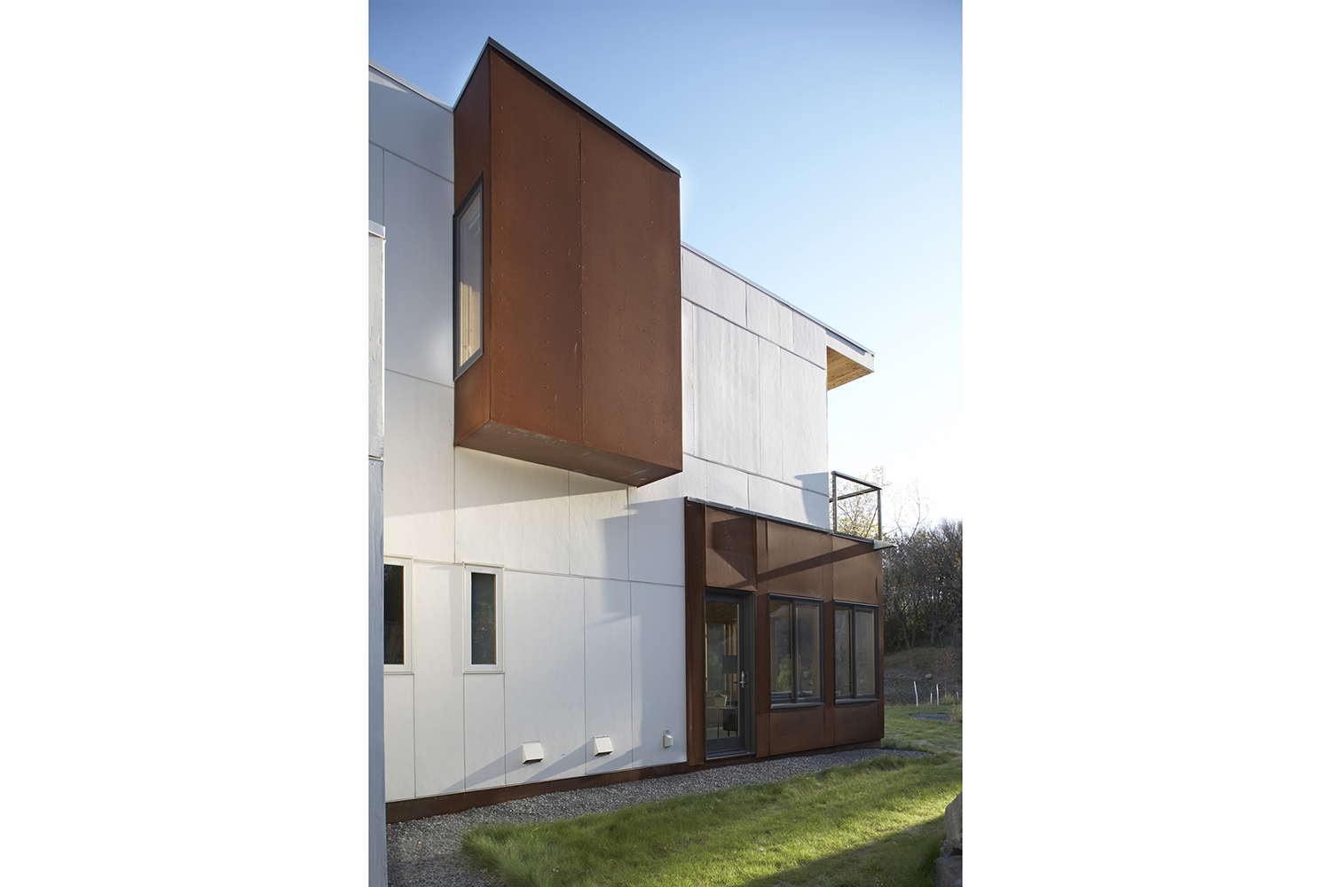 GRAPHIC NATURE HOUSE