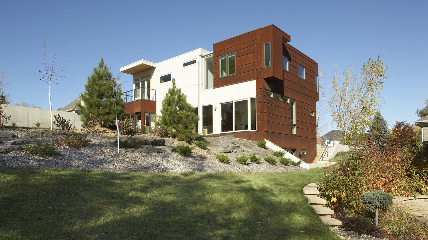 GRAPHIC NATURE HOUSE