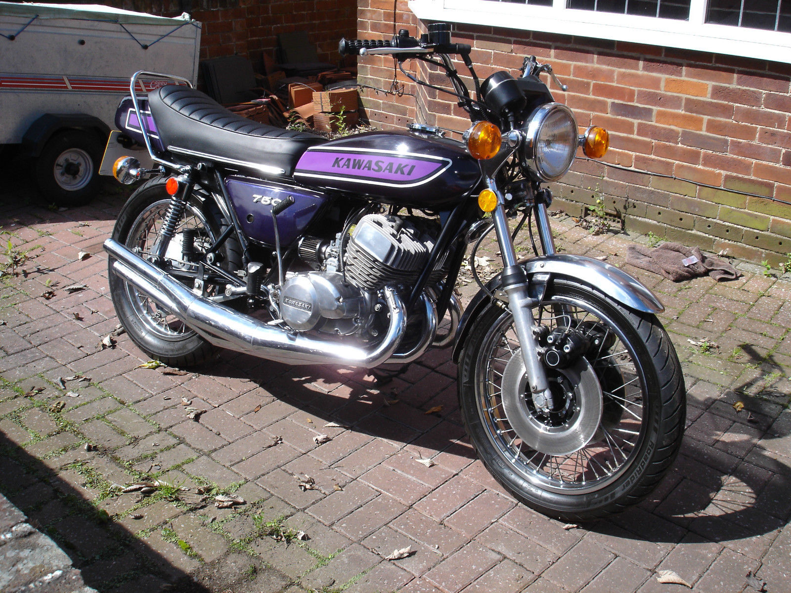 NOW SOLD>>> Here we have my friends Kawasaki H2c 750 triple in very nice condition.