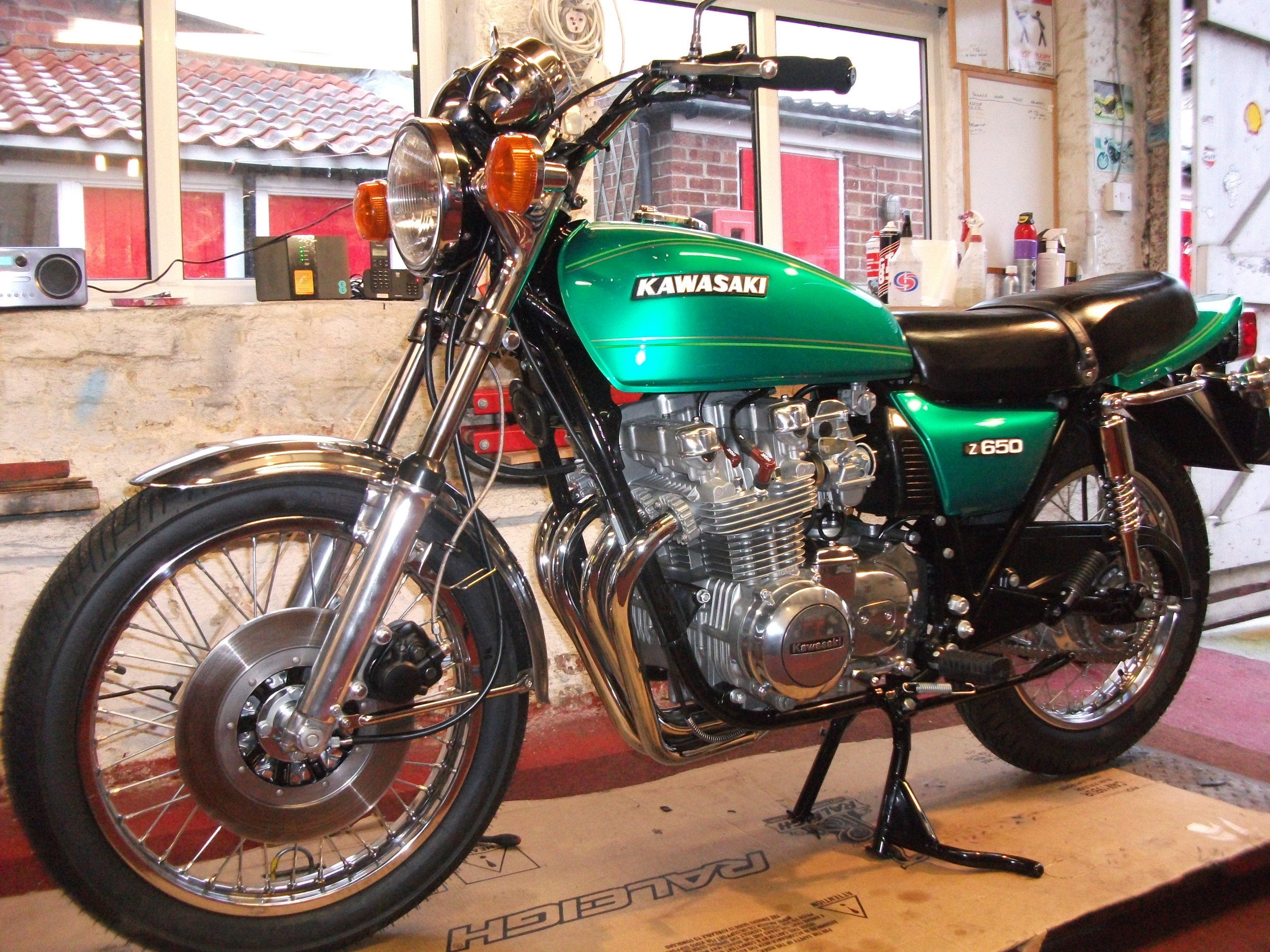 Complete restoration of a 1978 Kawasaki Z650 .