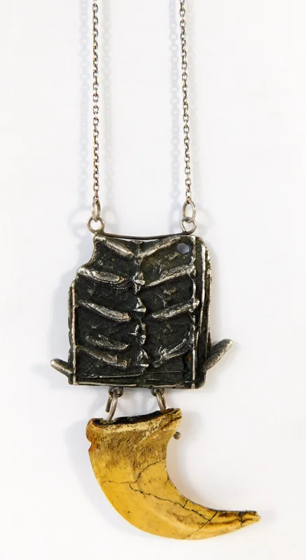 5.6-x-.35-x-.1cmrelociraptor-and-carpace-pendant-3.jpg