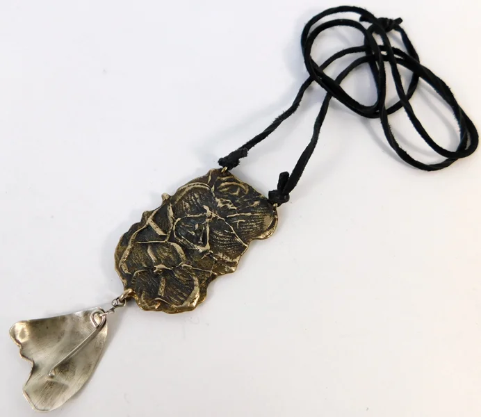 Magnolia-pendant-bronze-2.jpg