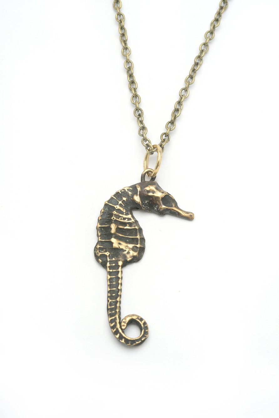 Seahorse pendant- Bronze