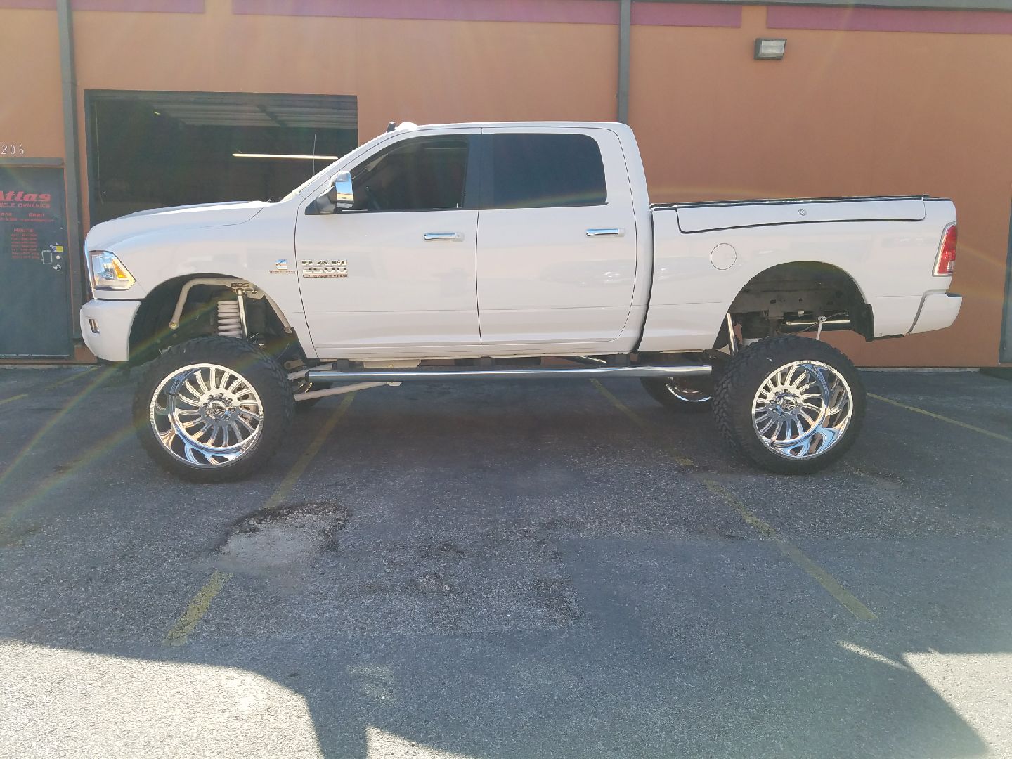 8" BDS LIFT TEST TRUCK (FULL AIR). PHOTO COURTESY OF LUIS A. (TEXAS)