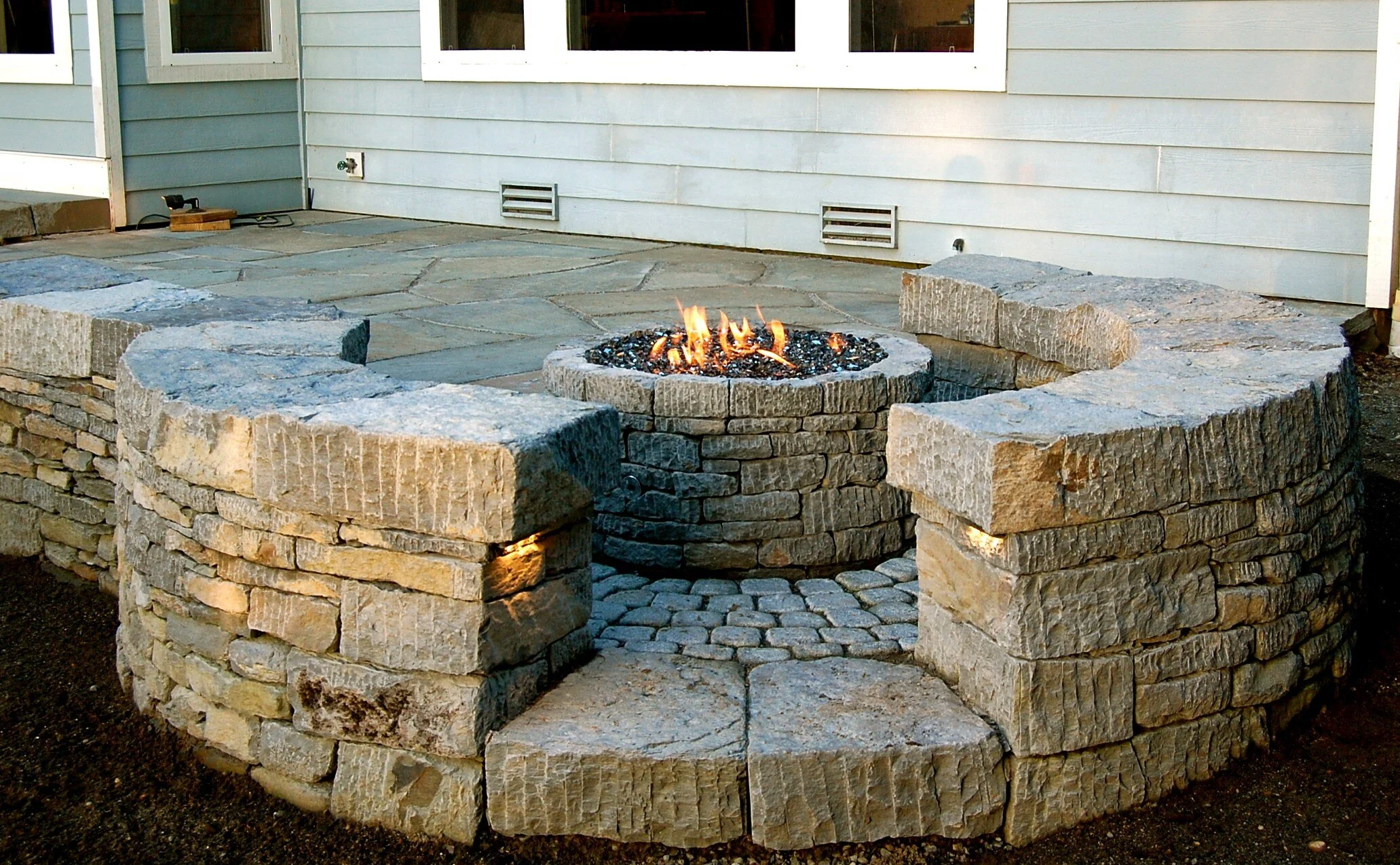 Stone_Fire_Pit_LEDs30.JPG