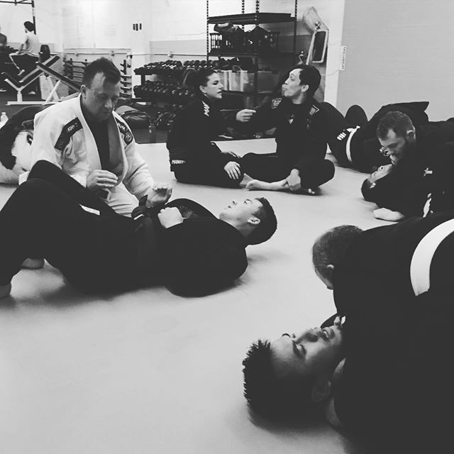 BJJ drilling getting your guard back. Sitting on the sidelines with a cold, but cool to see technique in action. @espgympdx #brazilianjiujitsu #espgympdx