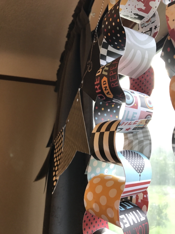 Paper chain gang