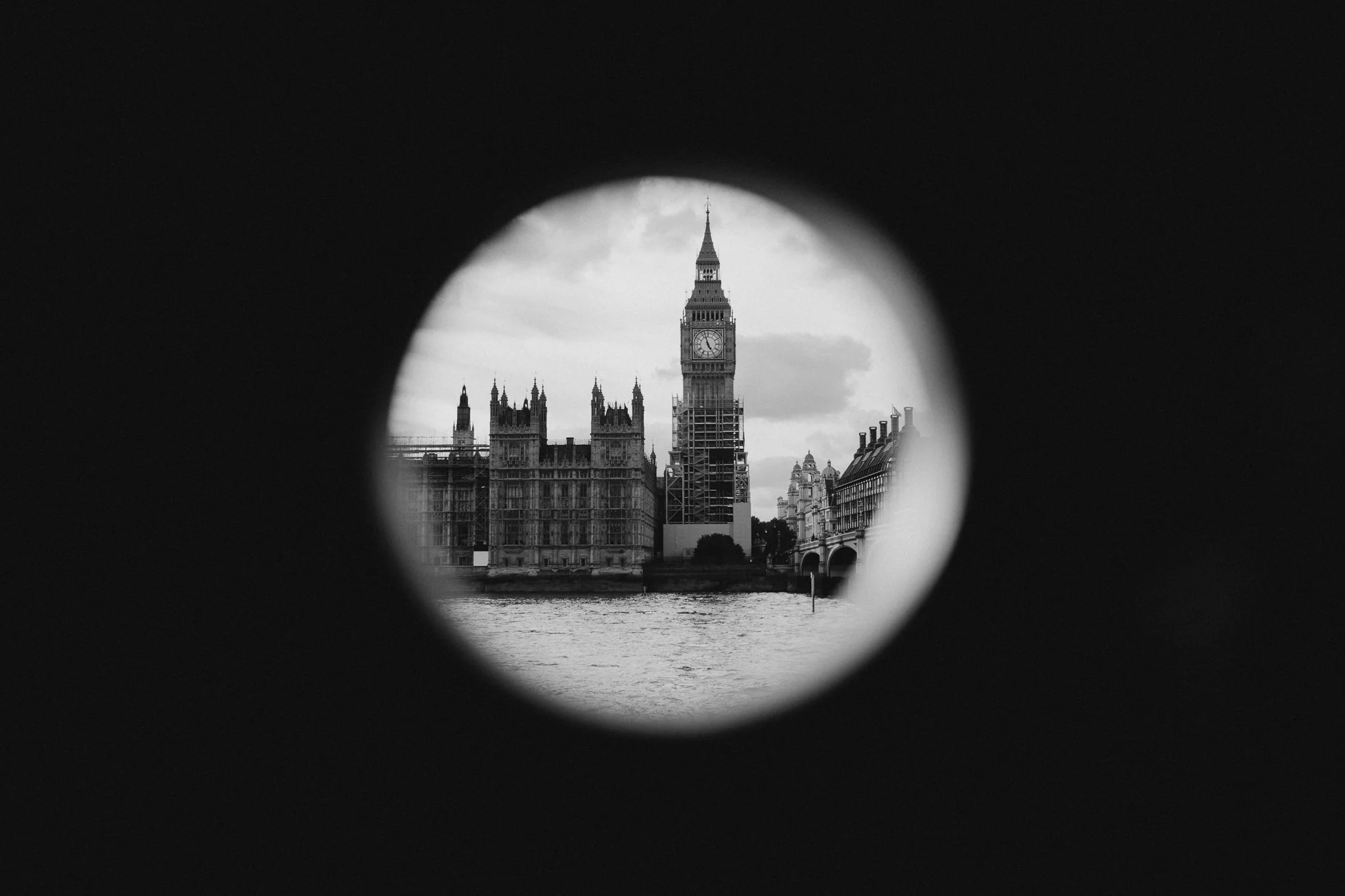 sara-tim-london-engagement_1.jpg