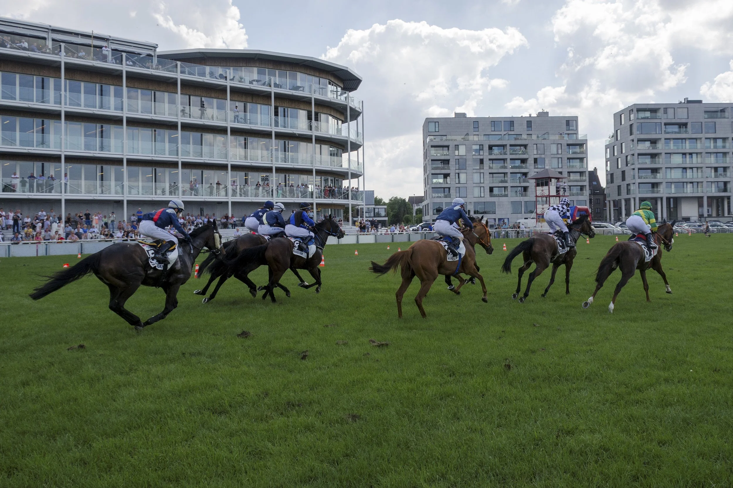 Flat Racing comes to Waregem.