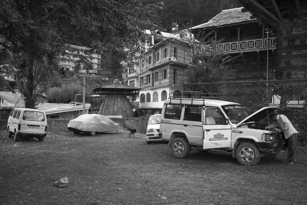 and listen to the lovely sound of old vehicles warming up
