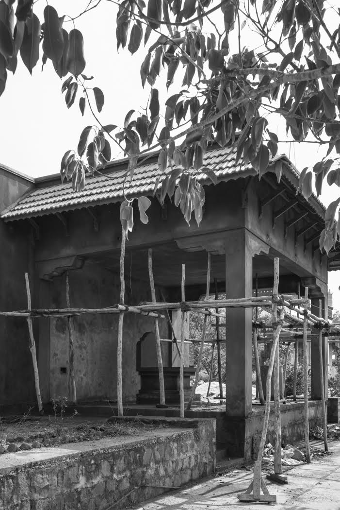 At Rato Dratsang we build a new pavilion with a throne for His Holiness the Dalai Lama