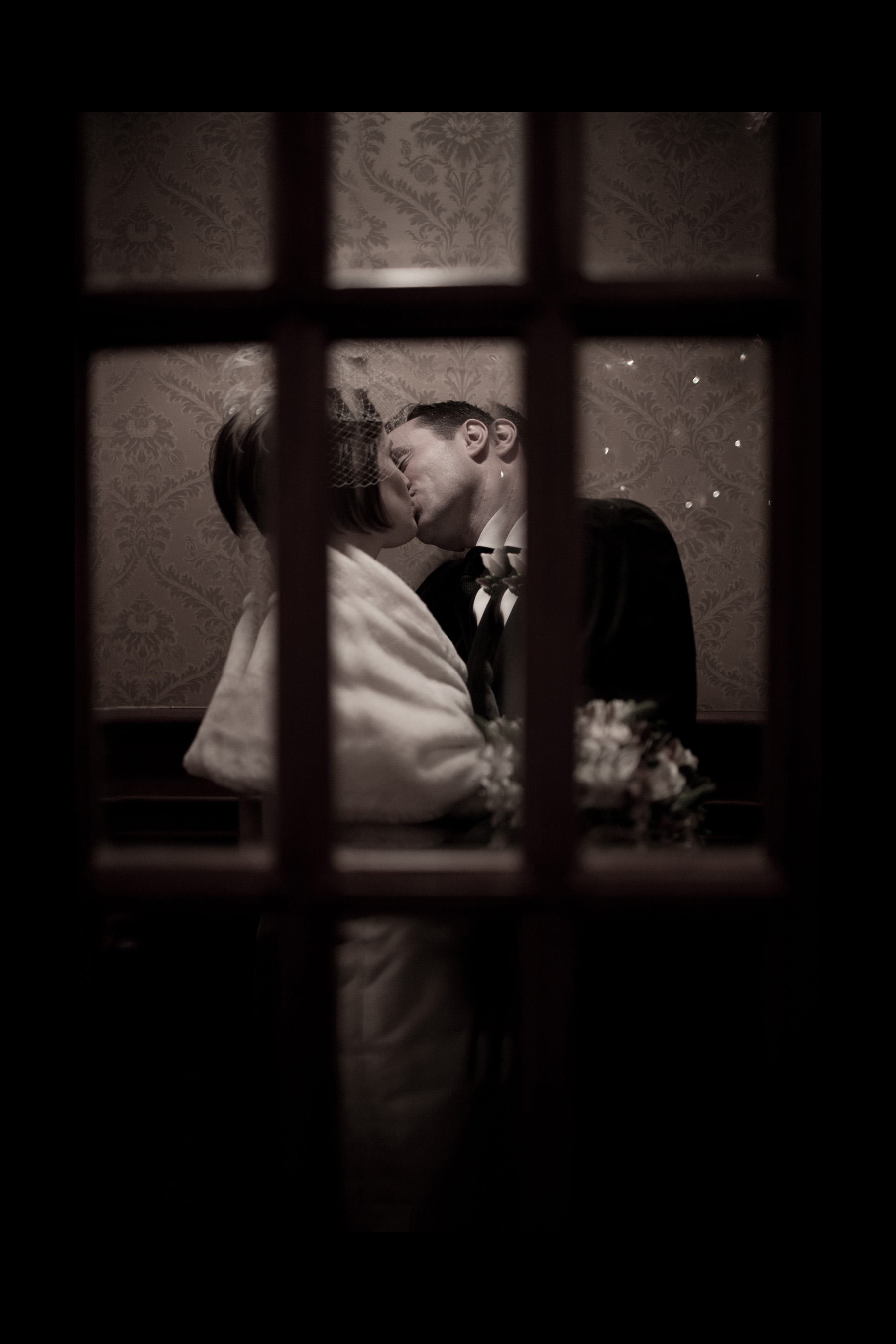 Winter wedding phtography in the Prince of Wales Hotel at Niagara-on-the-Lake