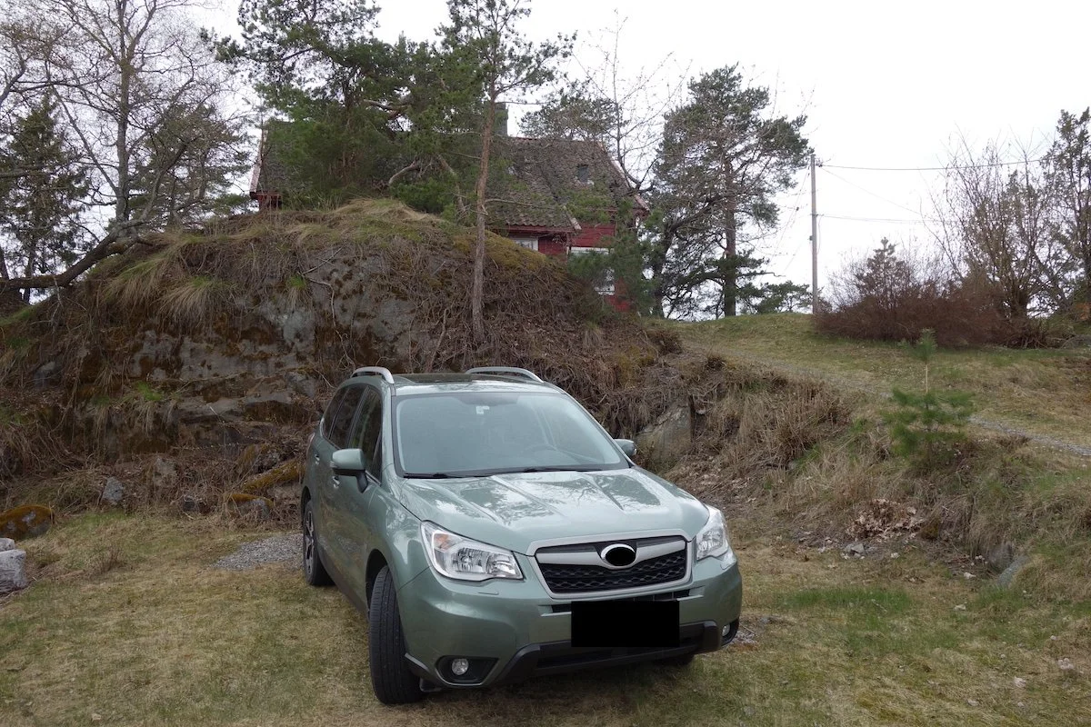  Ny bygningsmasse gjenbruker fotavtrykket til eksisterende parkeringsareal (ny felles carport/ garasje her)   