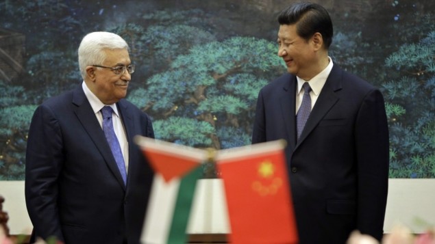 Palestinian Authority President Mahmoud Abbas (left), China President Xi Jinping (right). Photo credit: AP/Jason Lee)