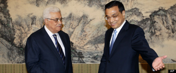 Chinese Premier Li Keqign, right, shows the way to Palestinian President Mahmoud Abbas prior to a meeting at the Zhongnanhai compound in Beijing Monday, May 6, 2013. (AP Photo/Jason Lee, Pool)