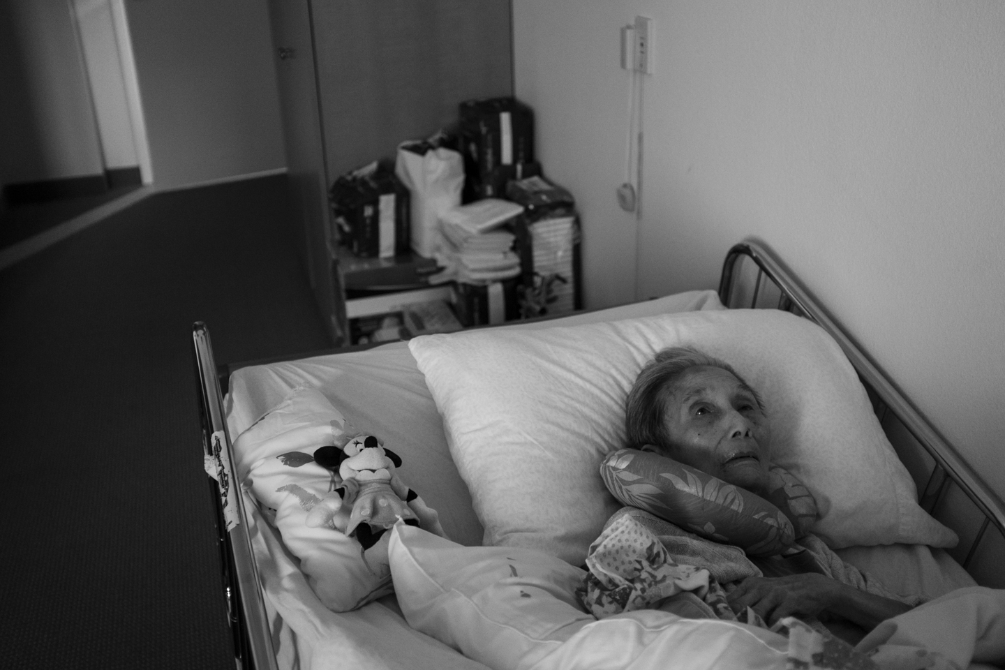  On September 29, 2015, I visited popo in her room at Kahala Nui's Hi'olani Care Center. She was mostly unresponsive and unable to speak. Every once in a while she would open her eyes to look in my direction. Struggling to speak, she'd let out a long