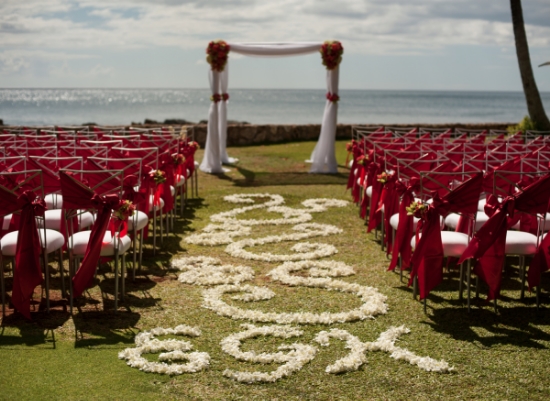  ​photo by Lisa Peterson  ​wedding location: Lanikuhonua  ​ 