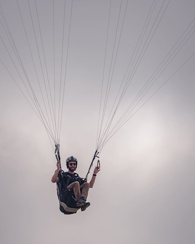 I met a huge inspiration of mine today! Thanks, @travisburkephotography, for being generous with your time and for sharing your adventures with the world 🤙 #torreypines #travisburke #lajolla #sandiego #gliderport