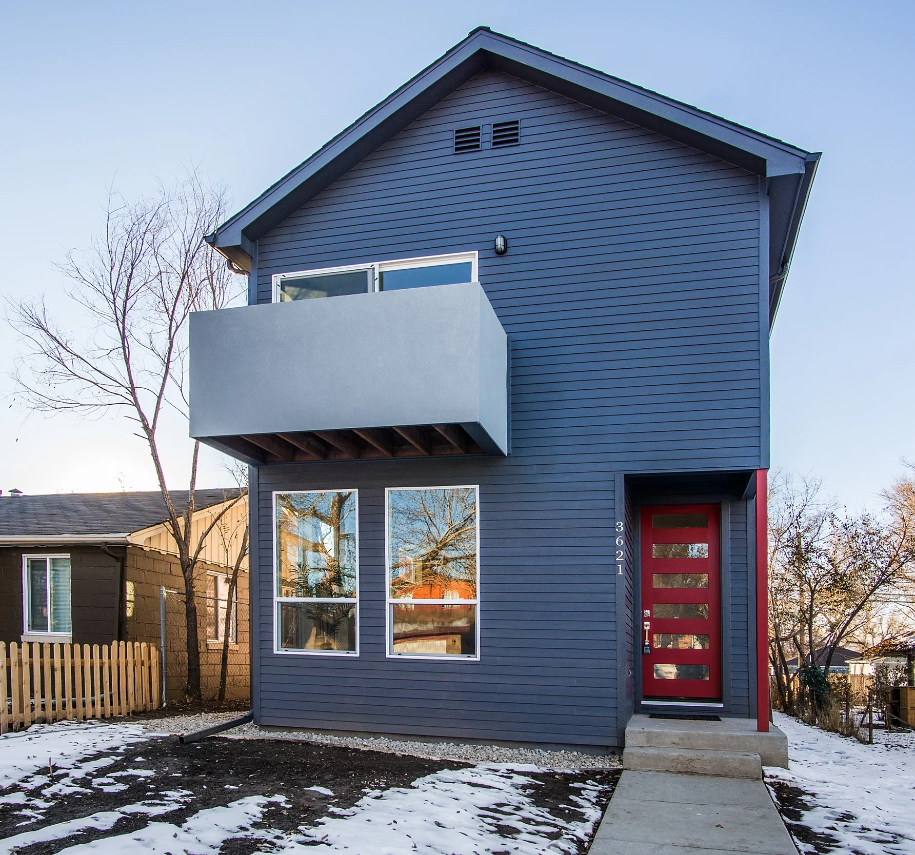 Front_high_2101965.jpg