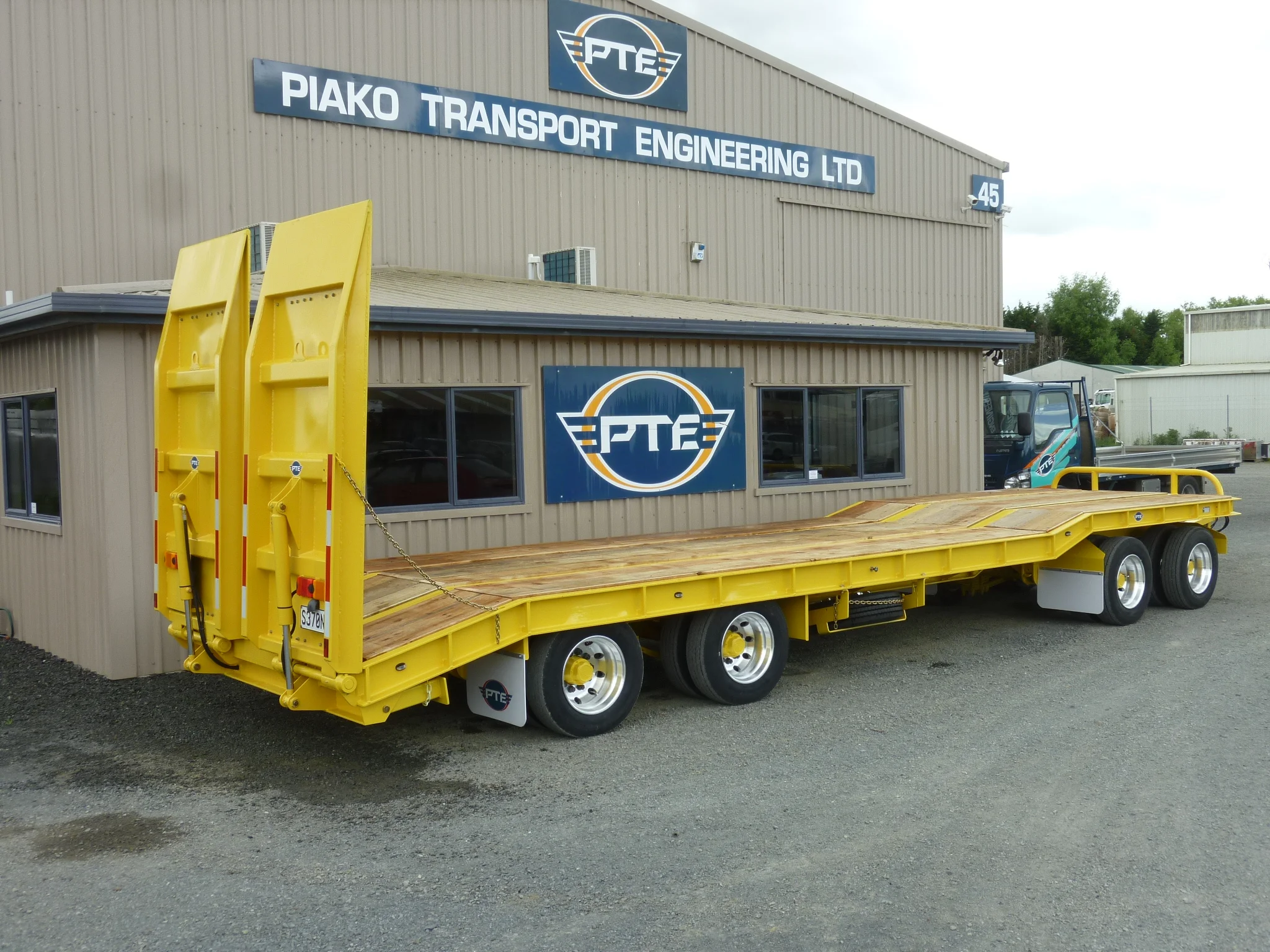 4 axle load through trailer