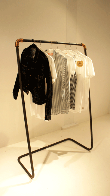 KOI-DISPLAY-hanging.gif