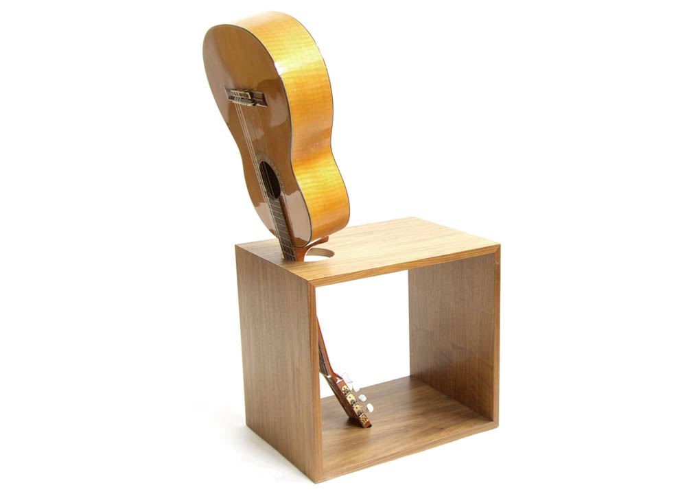 Guitar_Chair_1020.jpg