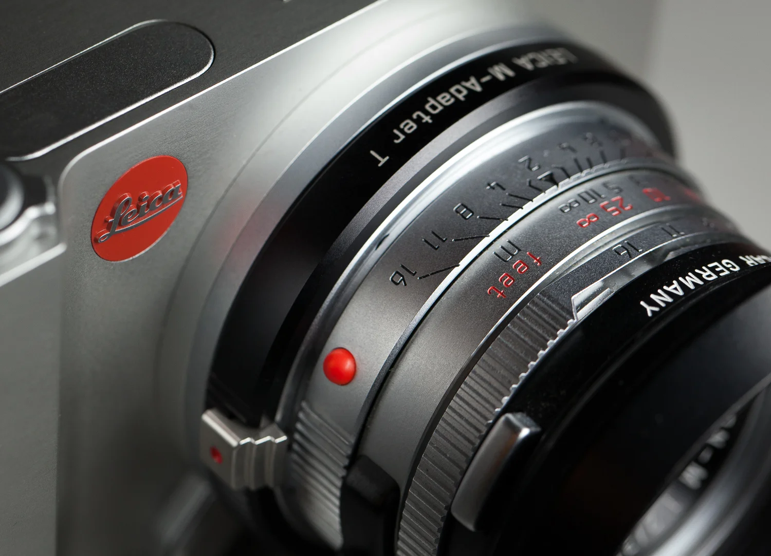 Leica T with the Summicron-M 35/2 pre-asph lens