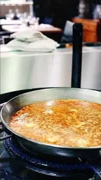 Paella Cooking Cine