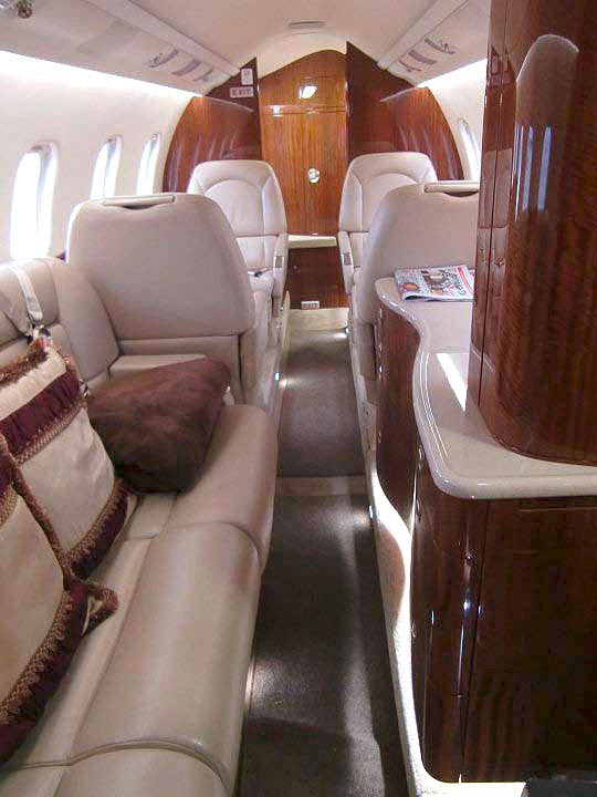 07_Lear60XR_sn325_i5.jpg